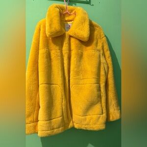 Fuzzy yellow jacket Rare 🍋☀️